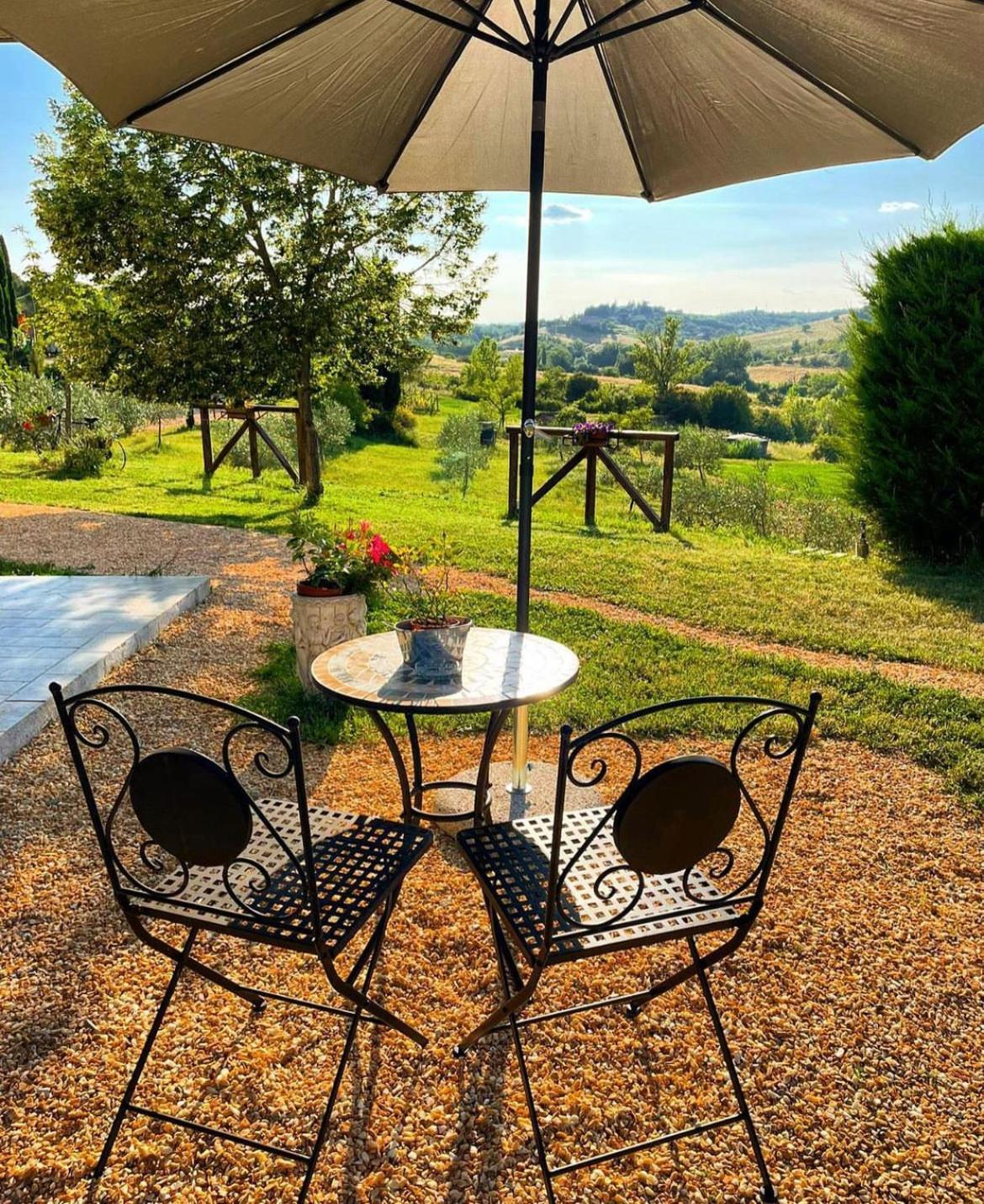 Agriturismo La Corte Del Sole Siena Exterior photo