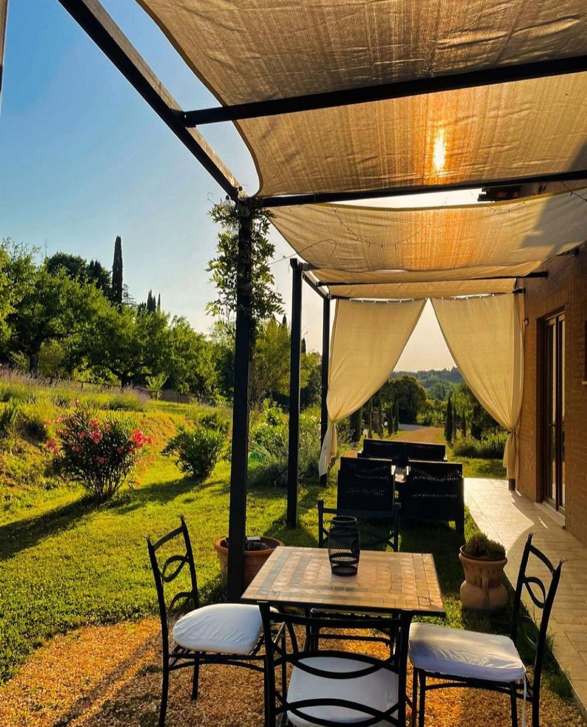 Agriturismo La Corte Del Sole Siena Exterior photo